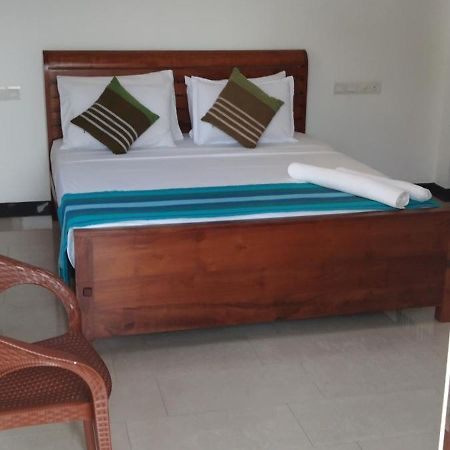 Bed and Breakfast Pick & Go White House à Negombo Extérieur photo