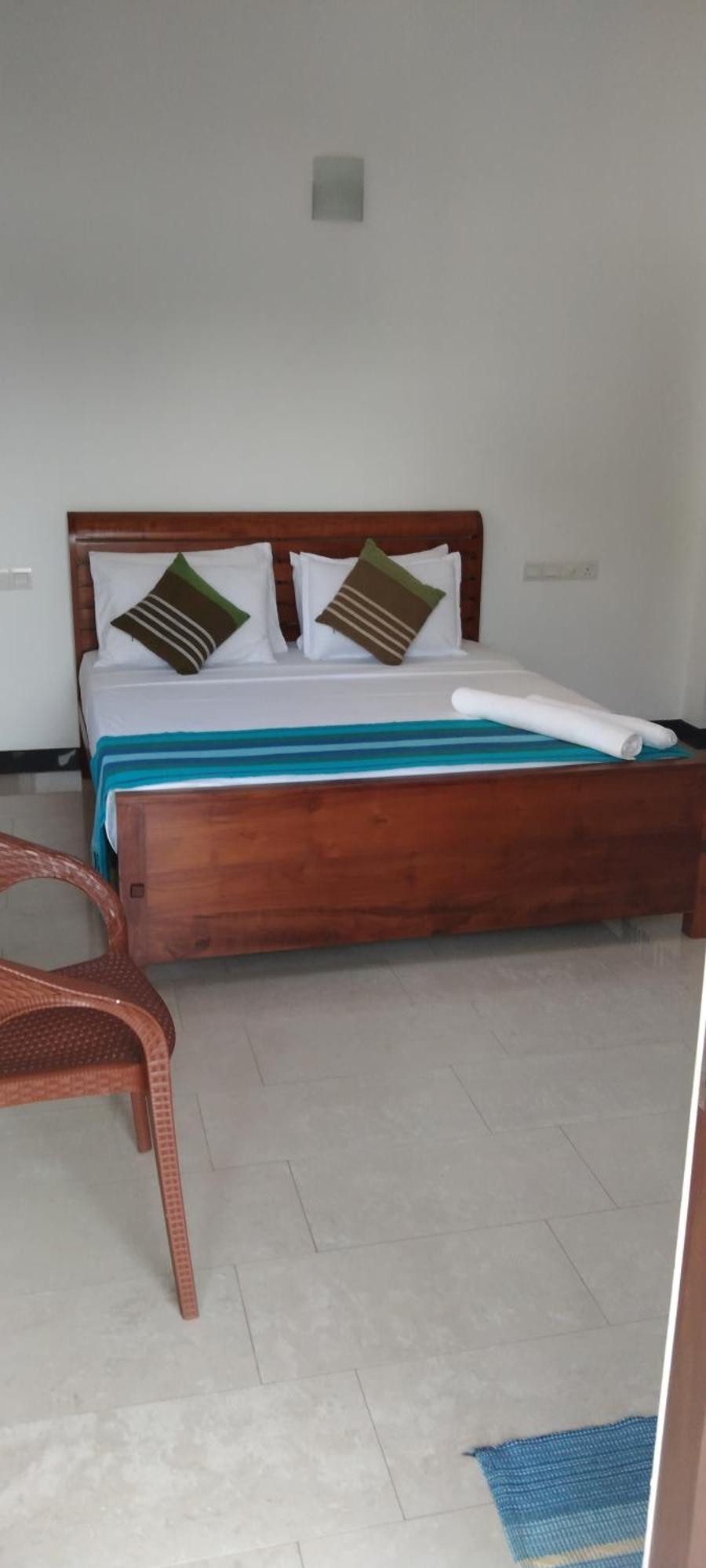 Bed and Breakfast Pick & Go White House à Negombo Extérieur photo