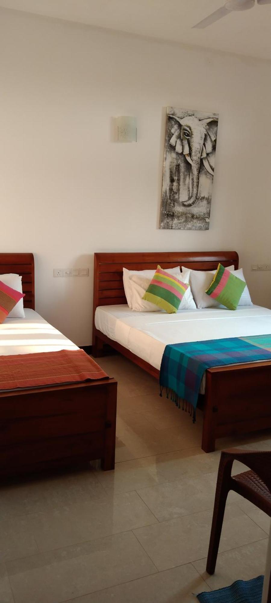 Bed and Breakfast Pick & Go White House à Negombo Extérieur photo