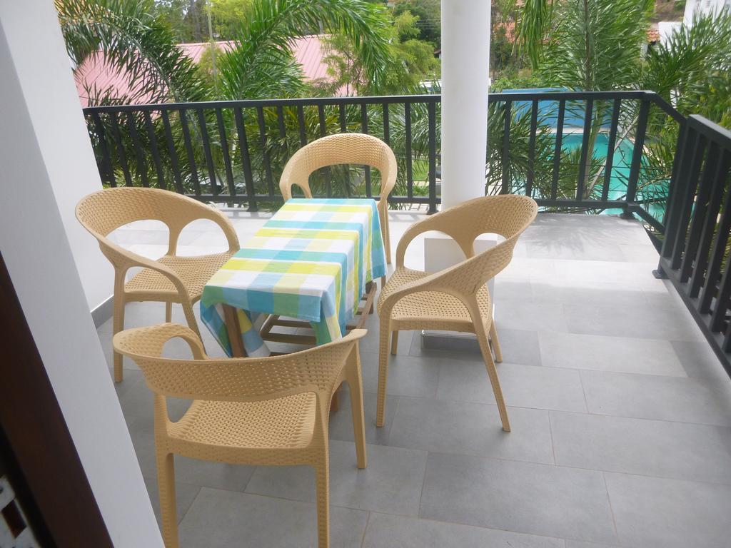 Bed and Breakfast Pick & Go White House à Negombo Extérieur photo