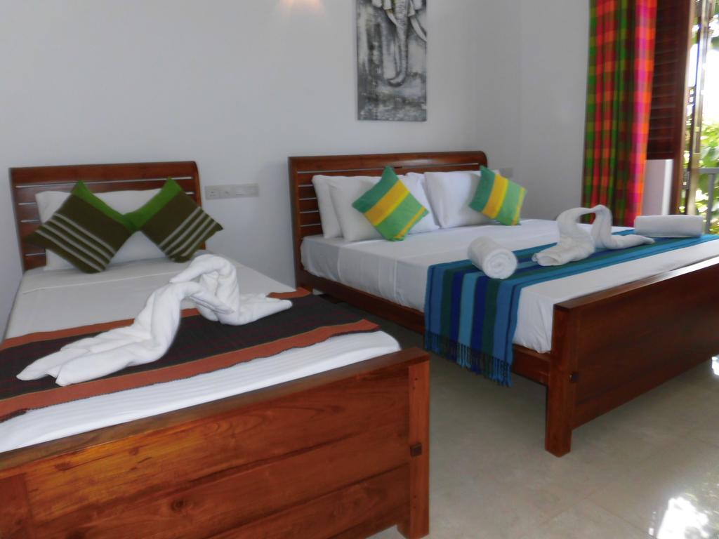 Bed and Breakfast Pick & Go White House à Negombo Extérieur photo