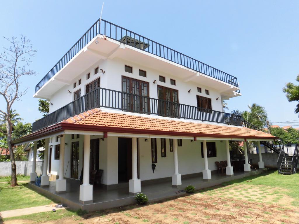 Bed and Breakfast Pick & Go White House à Negombo Extérieur photo