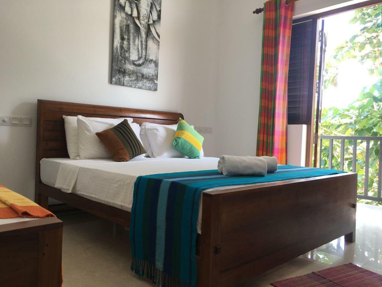 Bed and Breakfast Pick & Go White House à Negombo Extérieur photo